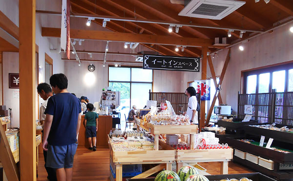 小松おあしす市場の店内の様子