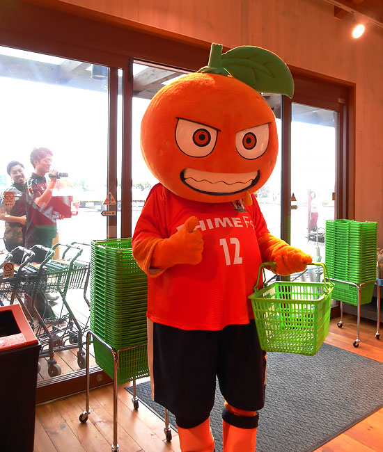 愛媛FCマスコットキャラクター「オ～レくん」