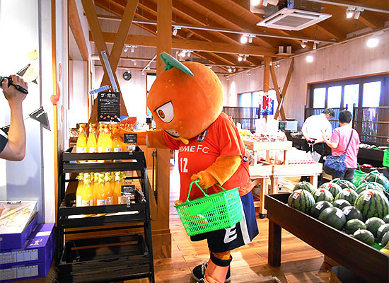 愛媛FCマスコットキャラクター「オ～レくん」